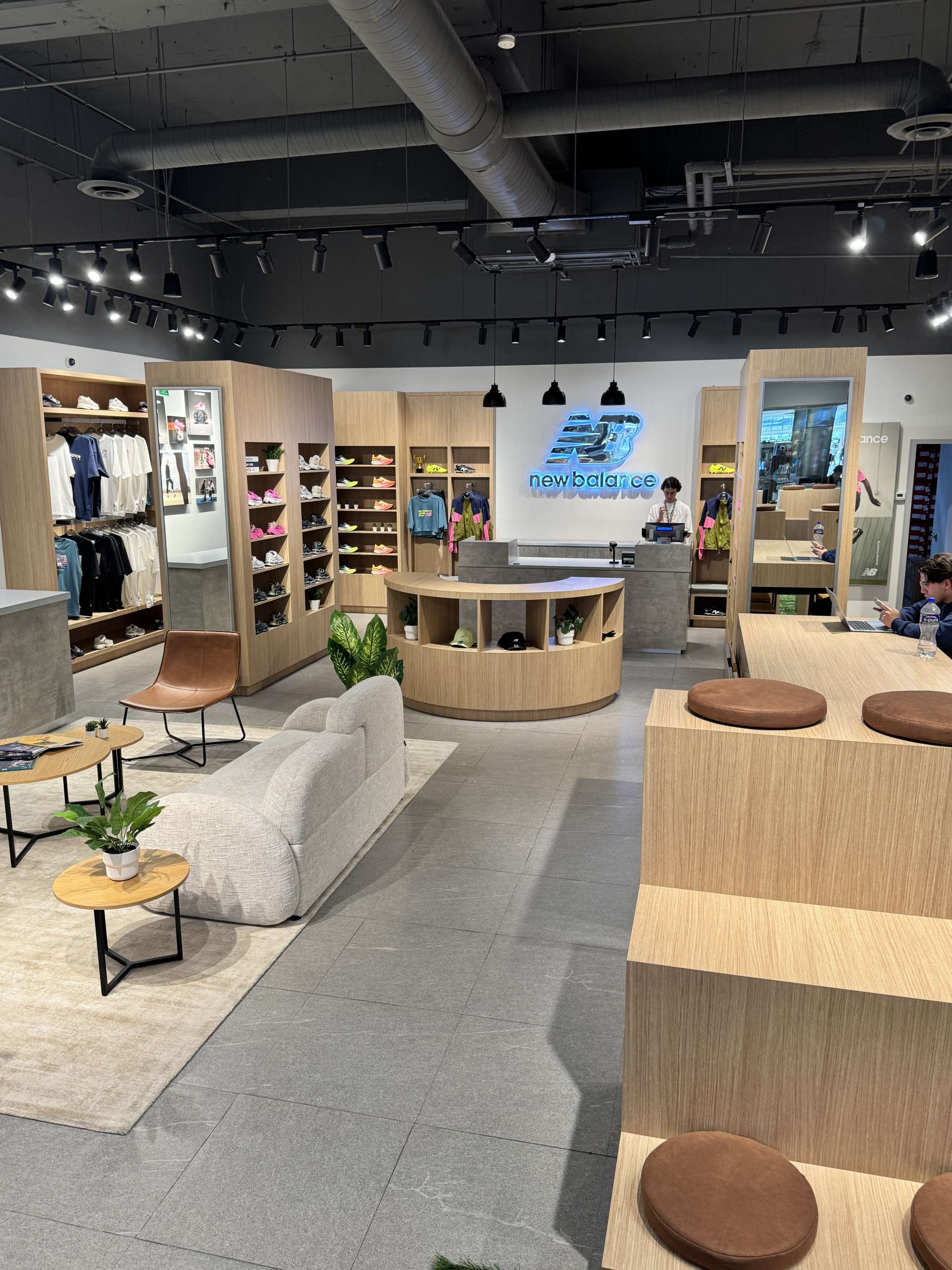 LA PASIÓN DEL FÚTBOL LLEGA A LAS TIENDAS NEW BALANCE
